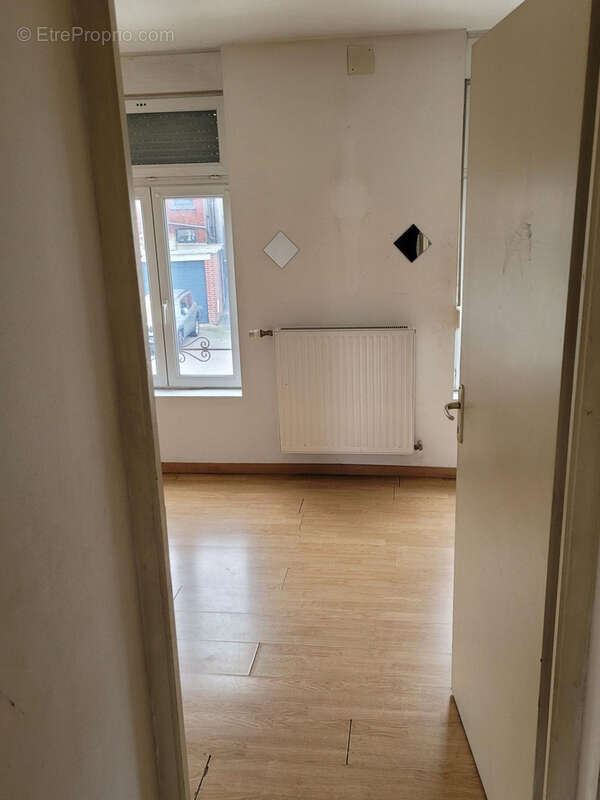 Maison à AVESNES-SUR-HELPE