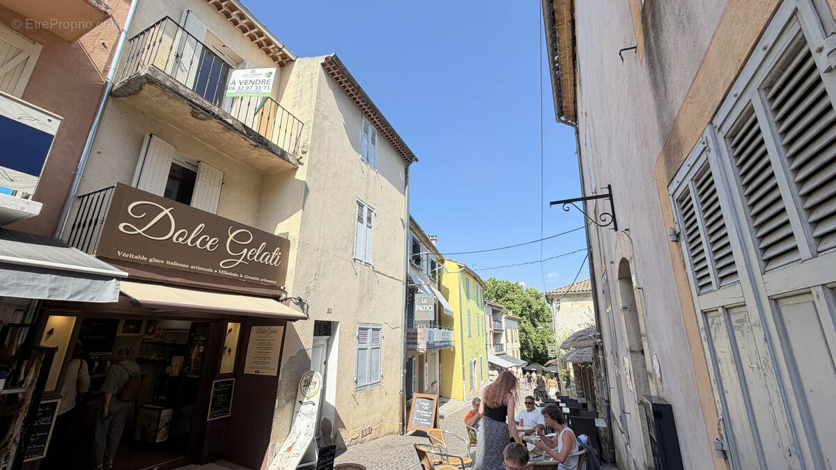 Appartement à GREOUX-LES-BAINS
