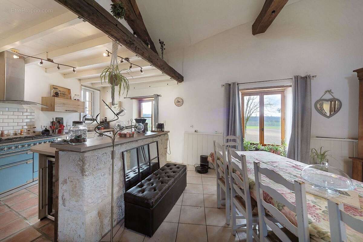 Jolie propriété de caractère à proximité de Lauzerte - Maison familiale ou double habitation sur 2 912 m² - photo 12