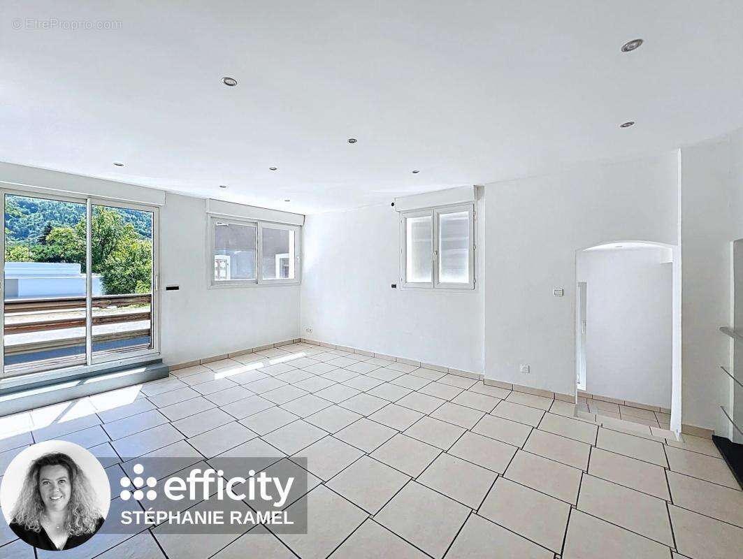 Commerce à SCIONZIER