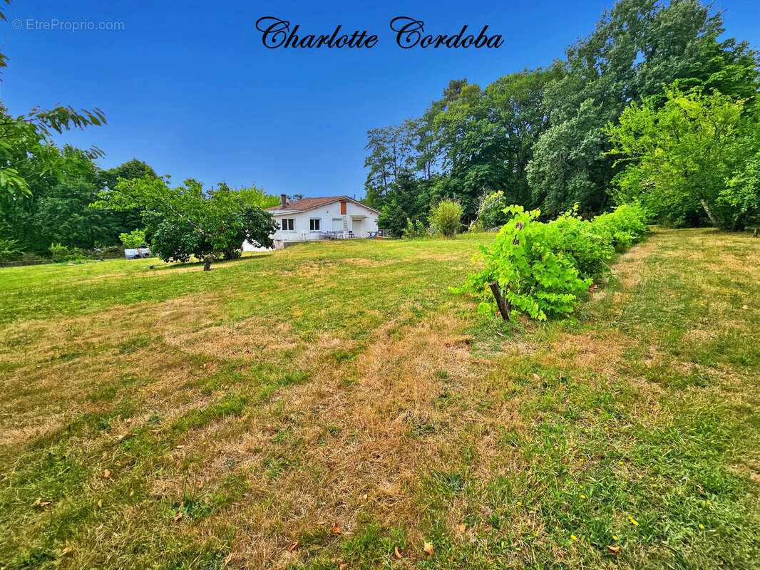  Maison entièrement rénovée – 2 chambres, possibilité 3 – Double garage à Xaintrailles - photo 18
