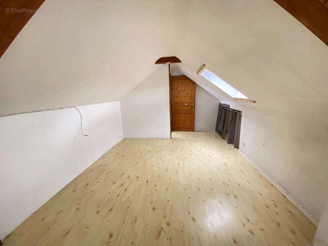 Charmant appartement 3 pièces à vendre au dernier étage en centre-ville de Cernay - photo 7