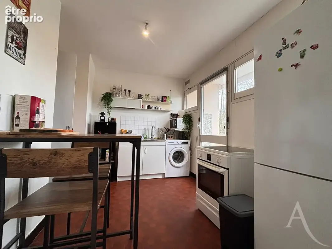 Proche centre-ville de BOURGES - Appartement T1 bis avec balcons - photo 7