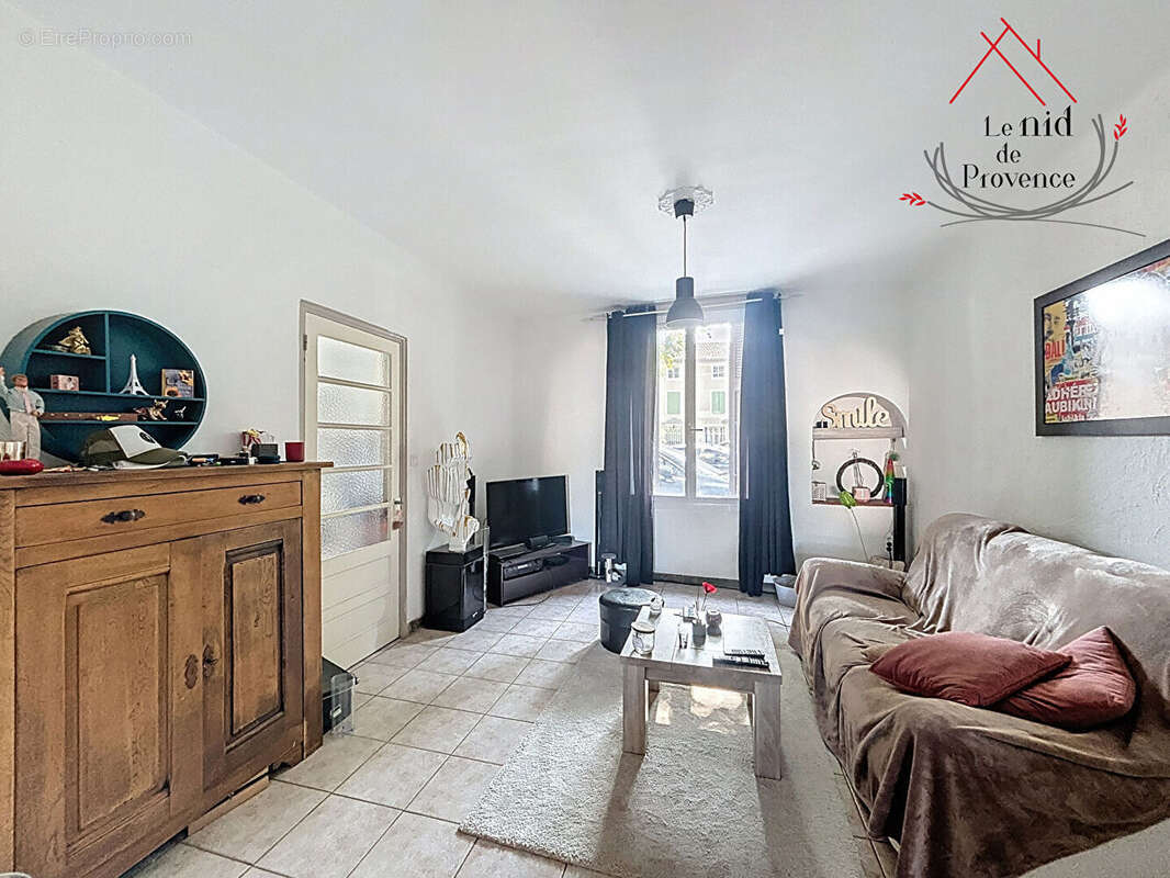 Maison à SAINTE-CECILE-LES-VIGNES