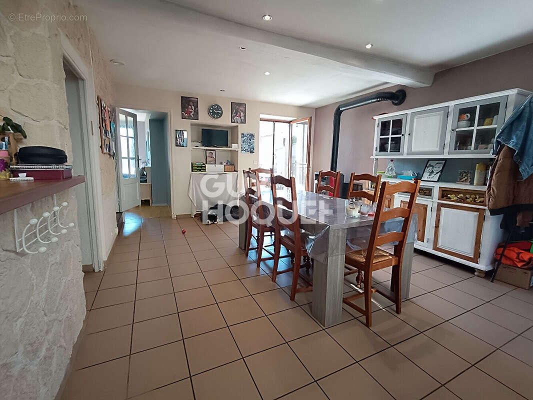Maison à CHAMBOST-LONGESSAIGNE