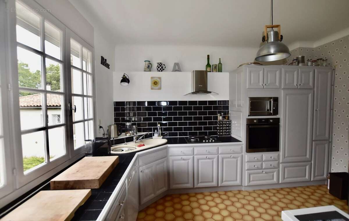 Superbe maison de village de 4/5 chambres avec 2 gîtes et une fabuleuse piscine - photo 5