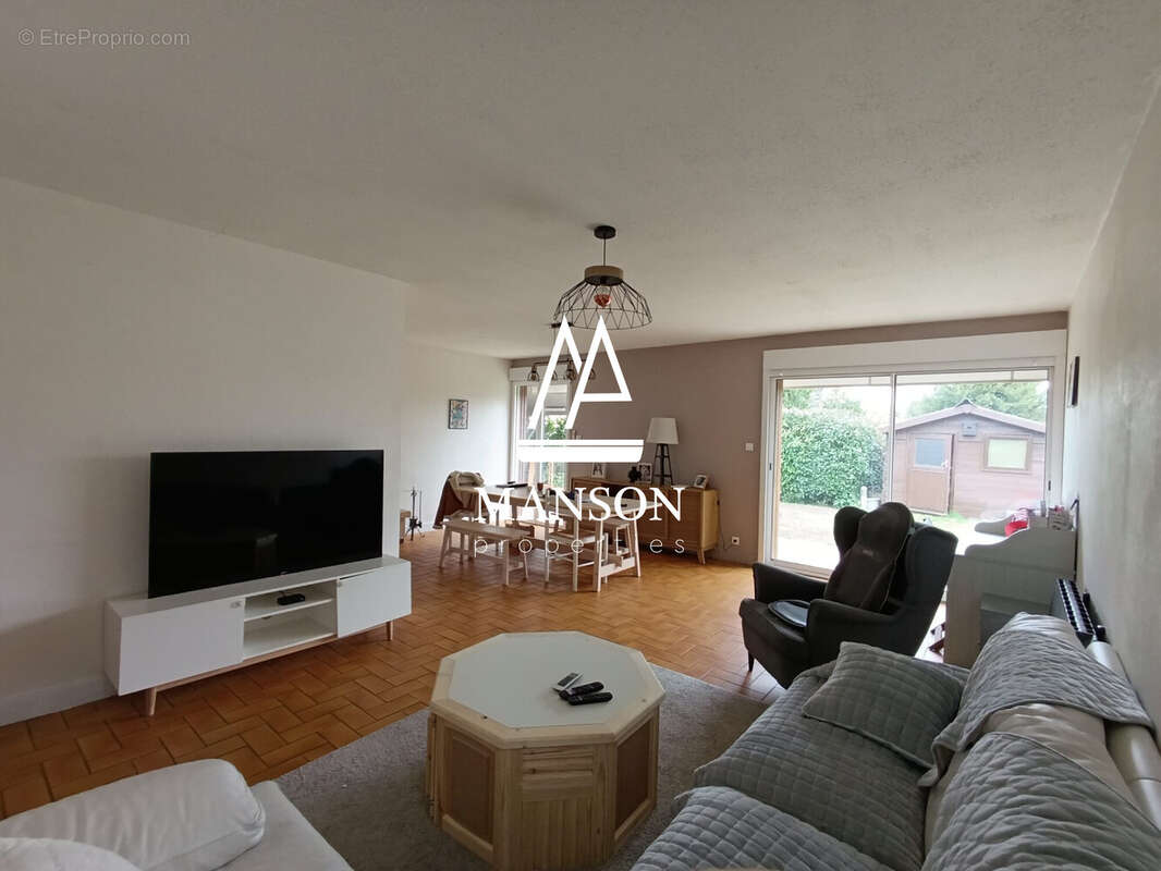 Maison à AMBARES-ET-LAGRAVE