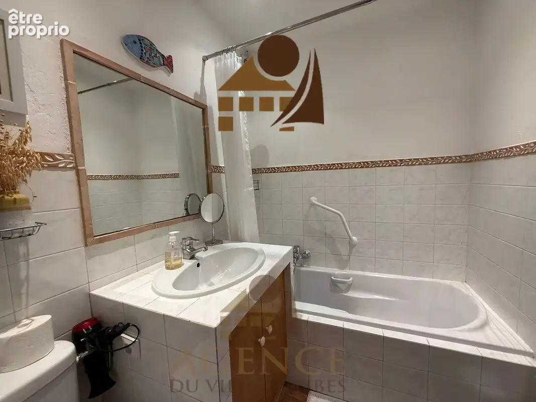 VIEIL ANTIBES – 3 PIÈCES et 63m² – vue dégagée et proche des remparts - photo 9