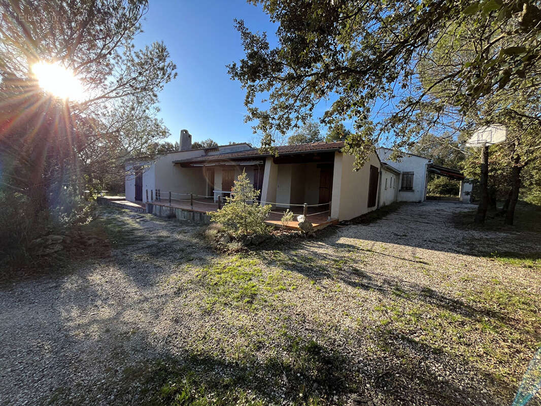Exclusif  et rare sur le marché! Joli plain pied à Grignan avec piscine et vaste terrain. - photo 4