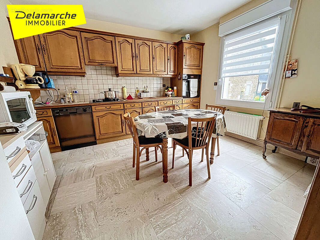 Maison à SAINT-HILAIRE-DU-HARCOUET