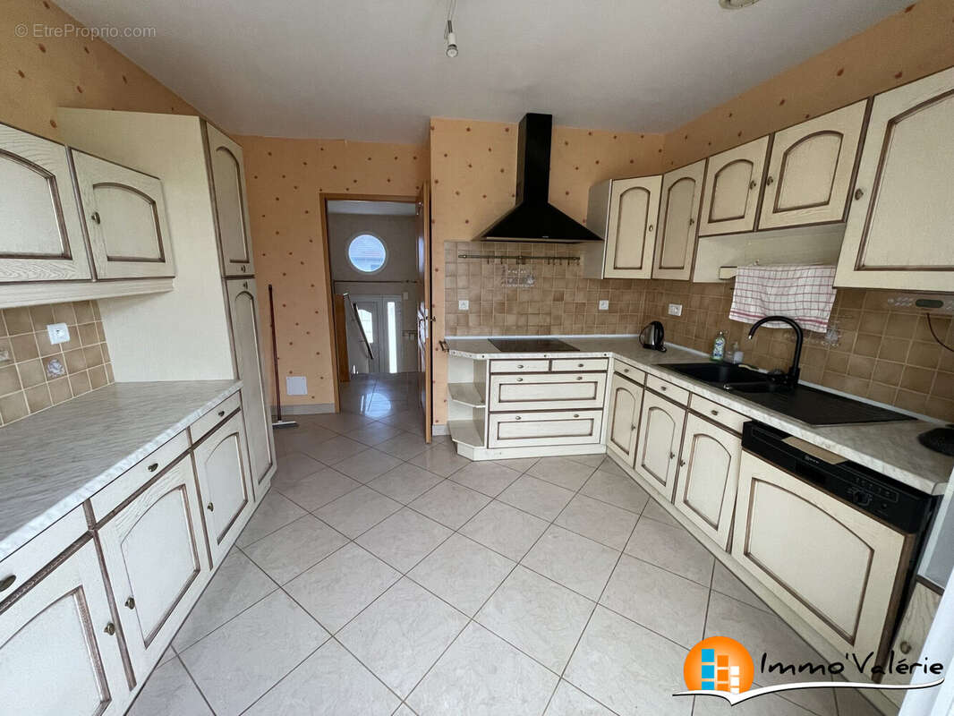 Maison 113 m² à Charmes  - photo 5