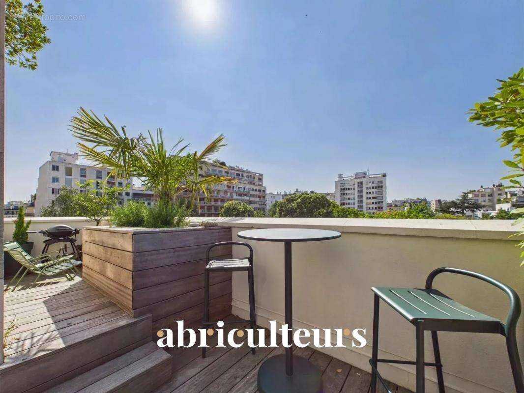 Appartement à PARIS-16E