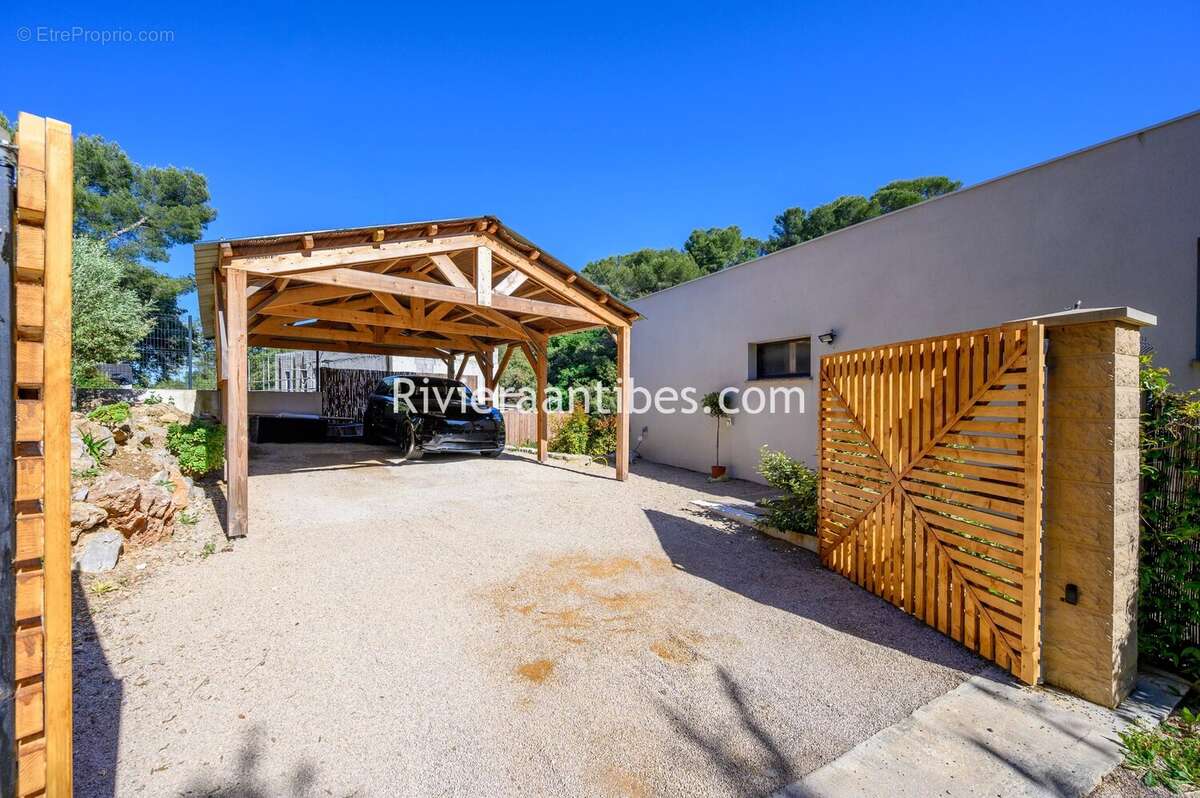 Maison à VALLAURIS