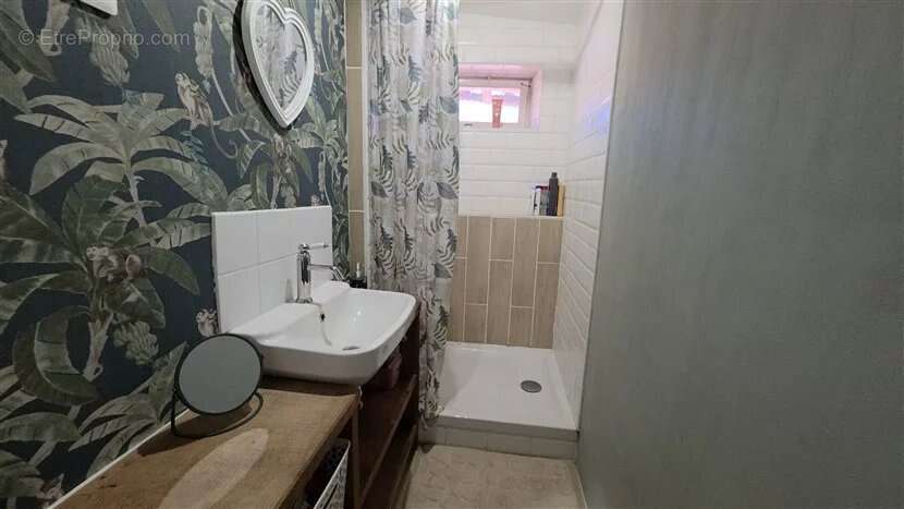 À vendre : maison de campagne de T4, jardins,  granges à Droux (87) - photo 12