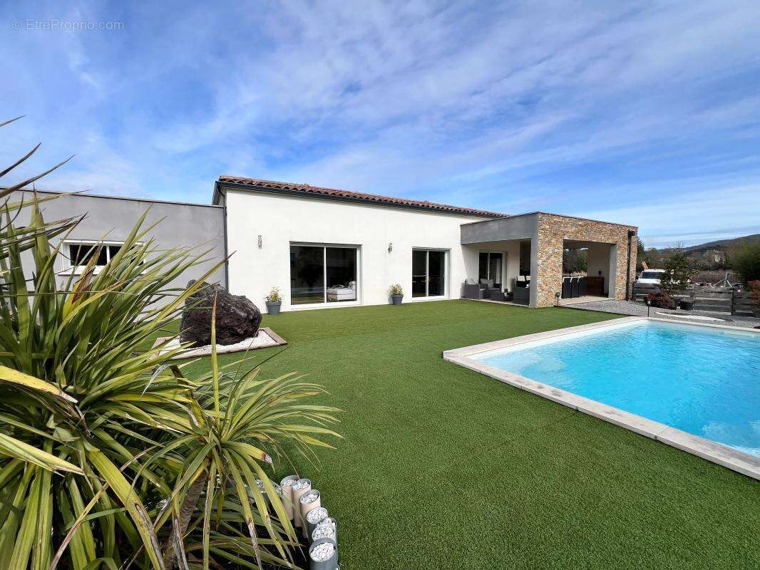 Maison à RUOMS
