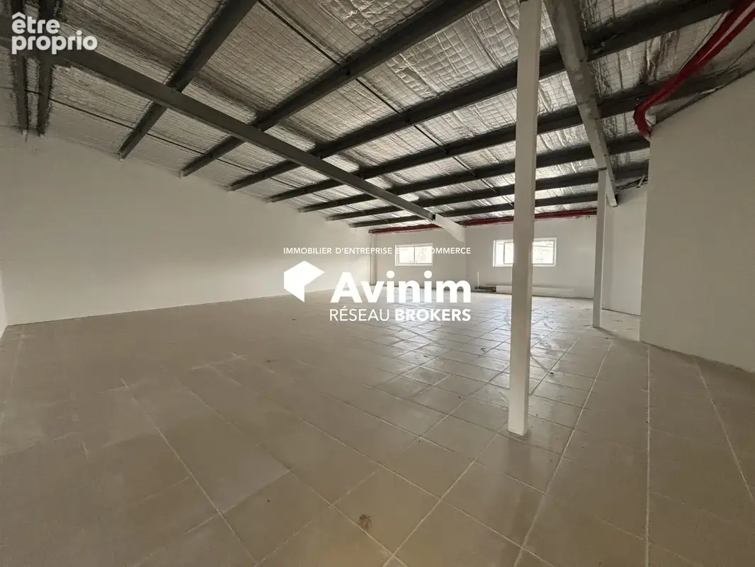 Commerce 158 m² à Baie-Mahault  - photo 3