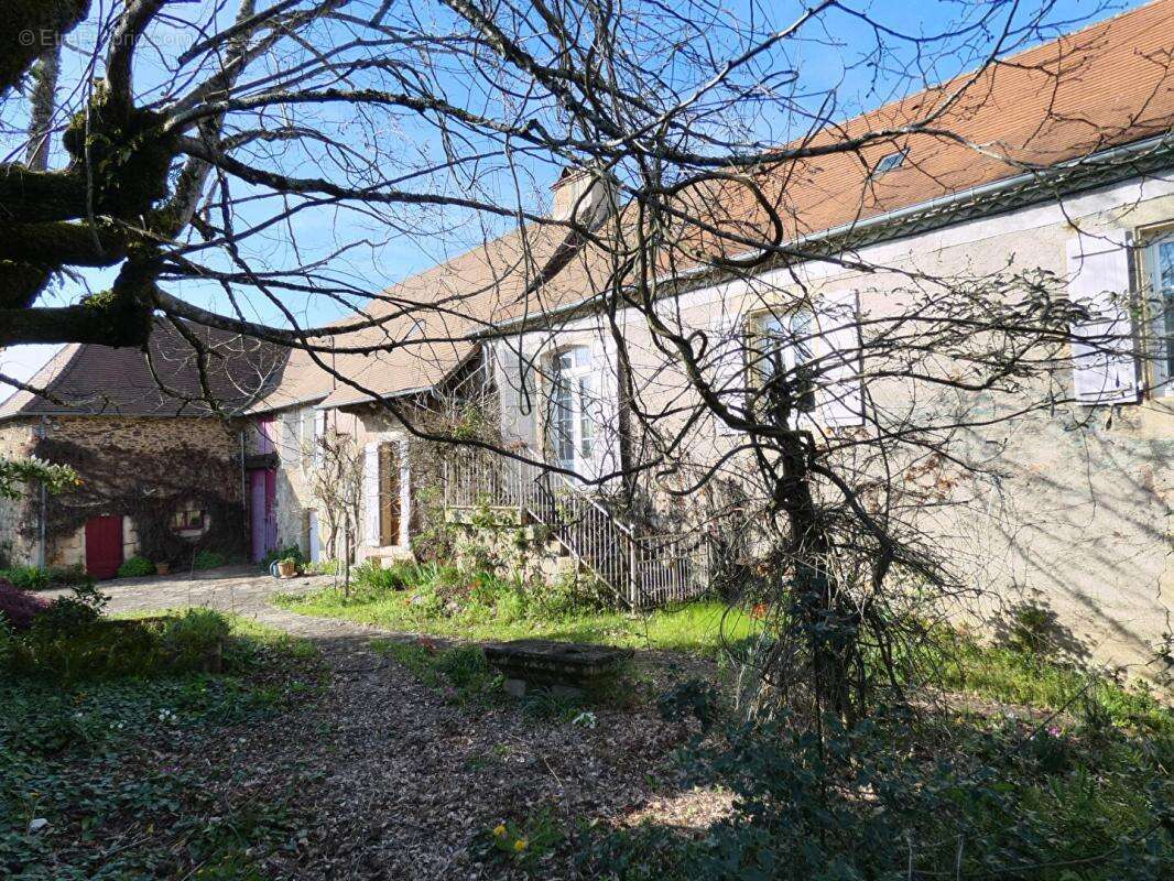 Maison 122 m2 habitables / 2 granges / étable / terrain 3316m² - photo 6