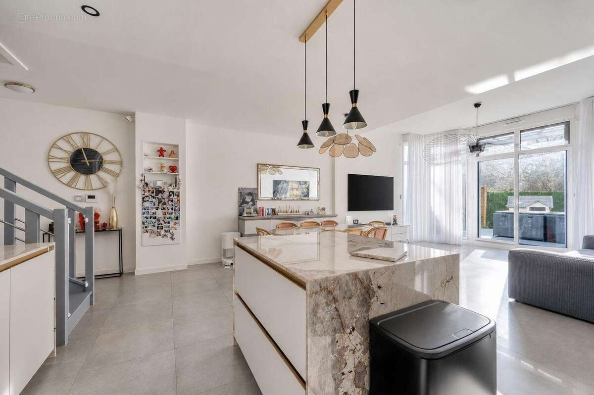 Appartement 117 m² à Rueil-Malmaison  - photo 2