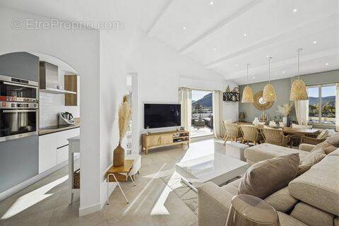 Appartement à MANDELIEU-LA-NAPOULE