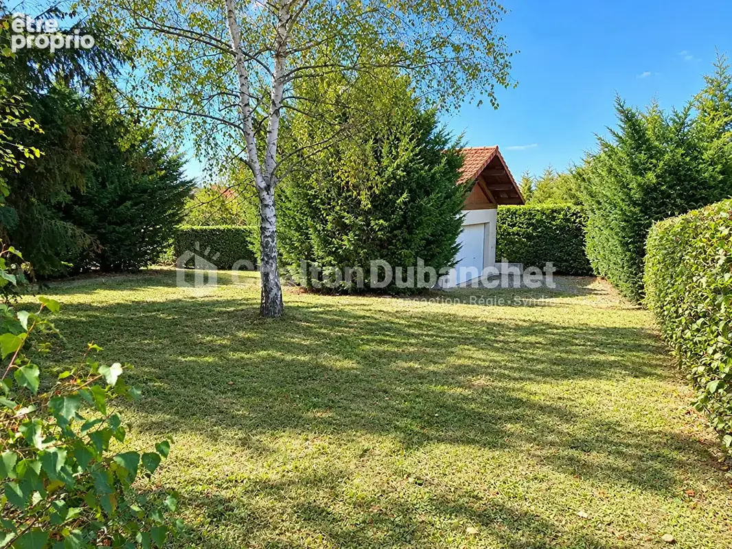 Photo Terrain à Perreux au prix de 125 000€