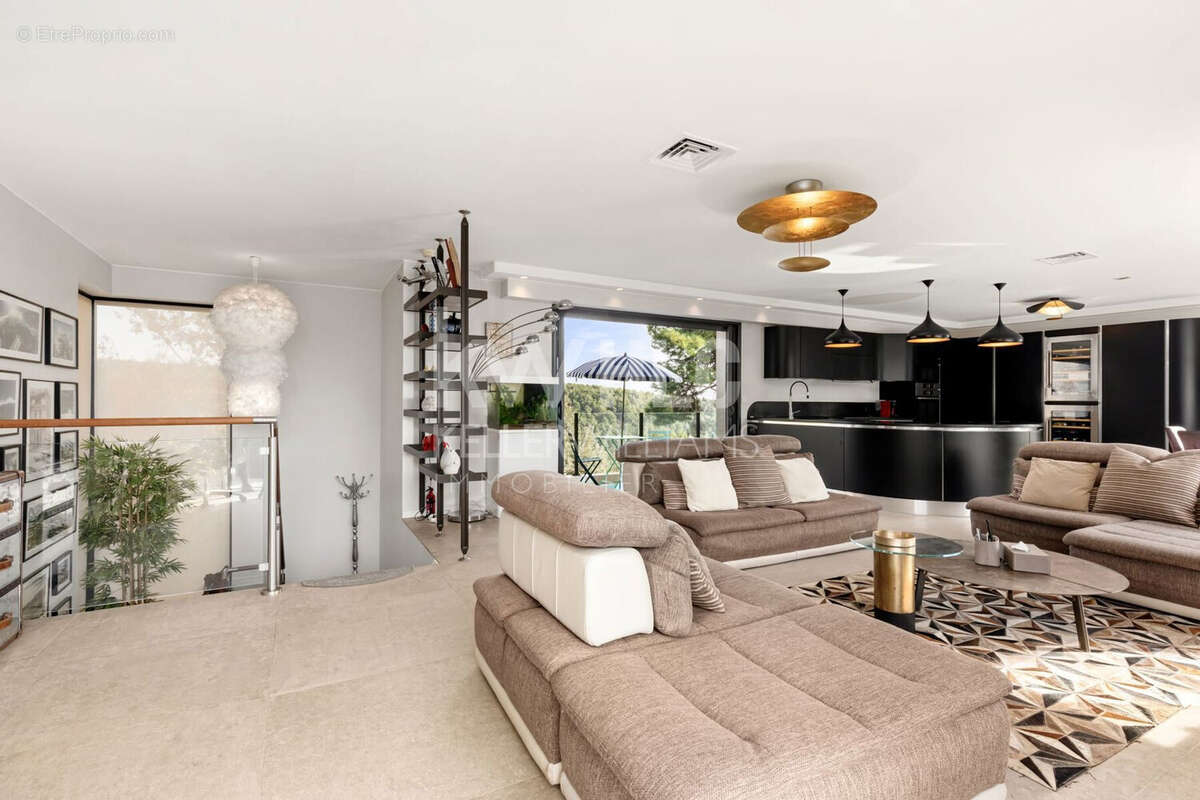 Maison 200 m² à Vence  - photo 3