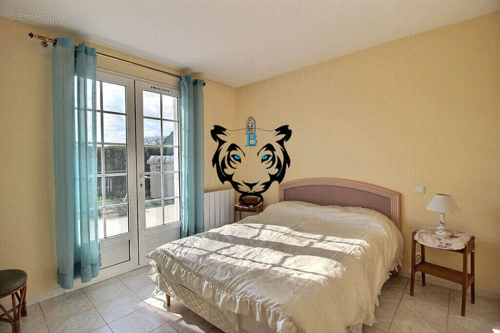 Maison à LE MUY