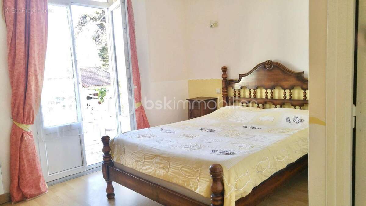 Immeuble mixte de 348m2 avec hôtel, loft, boutique et café ! - photo 10