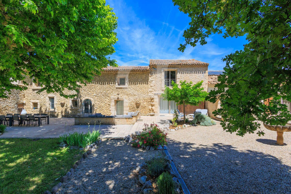 Maison à L'ISLE-SUR-LA-SORGUE