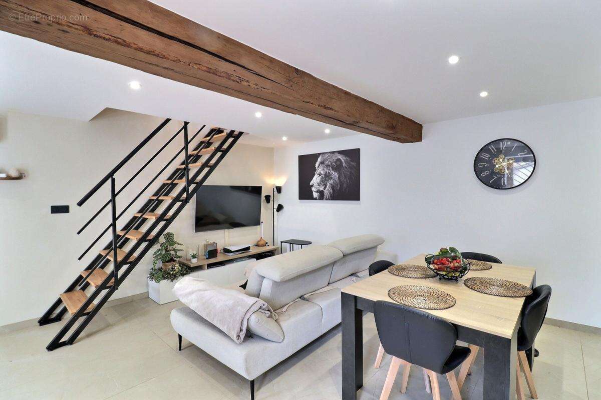 Maison à MASSIEU