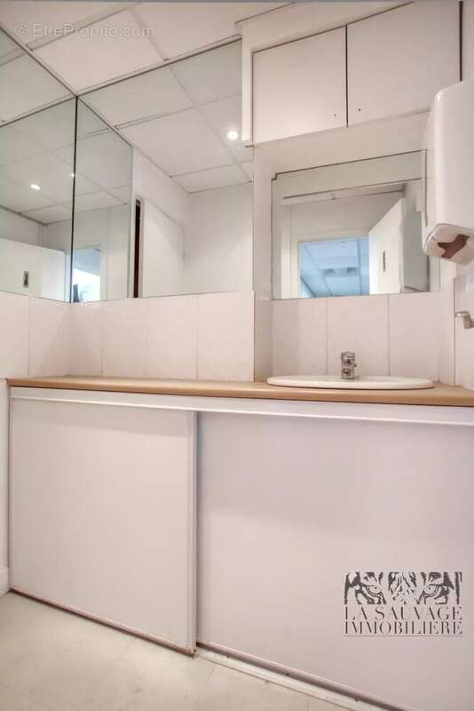 Commerce à NEUILLY-SUR-SEINE