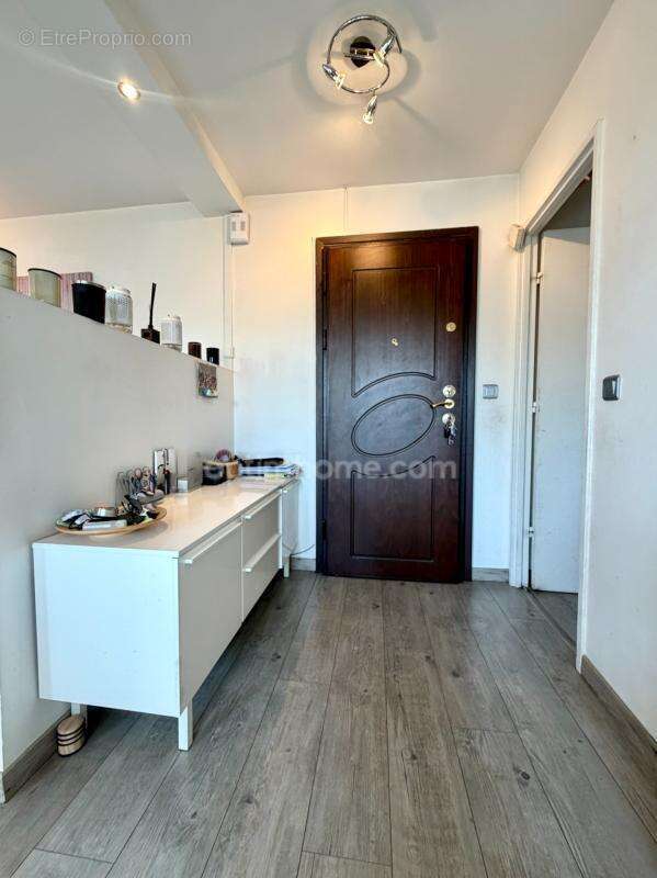 Appartement 4 pièces, 3 chambres / balcon / cave / parking / terrain de tennis - photo 4