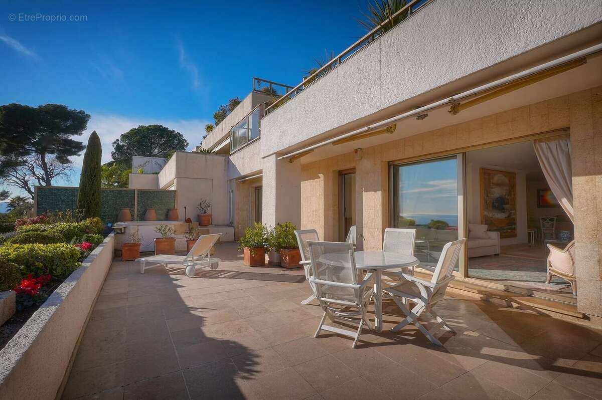 Appartement à LE CANNET