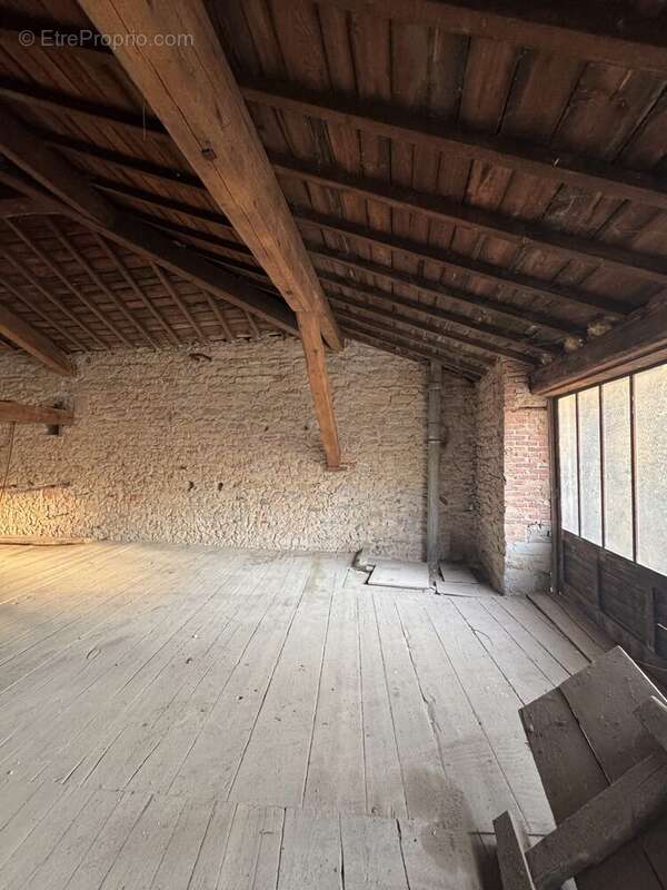 Appartement à FONTAINES-SAINT-MARTIN