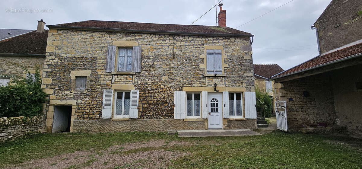 Maison à TANNAY