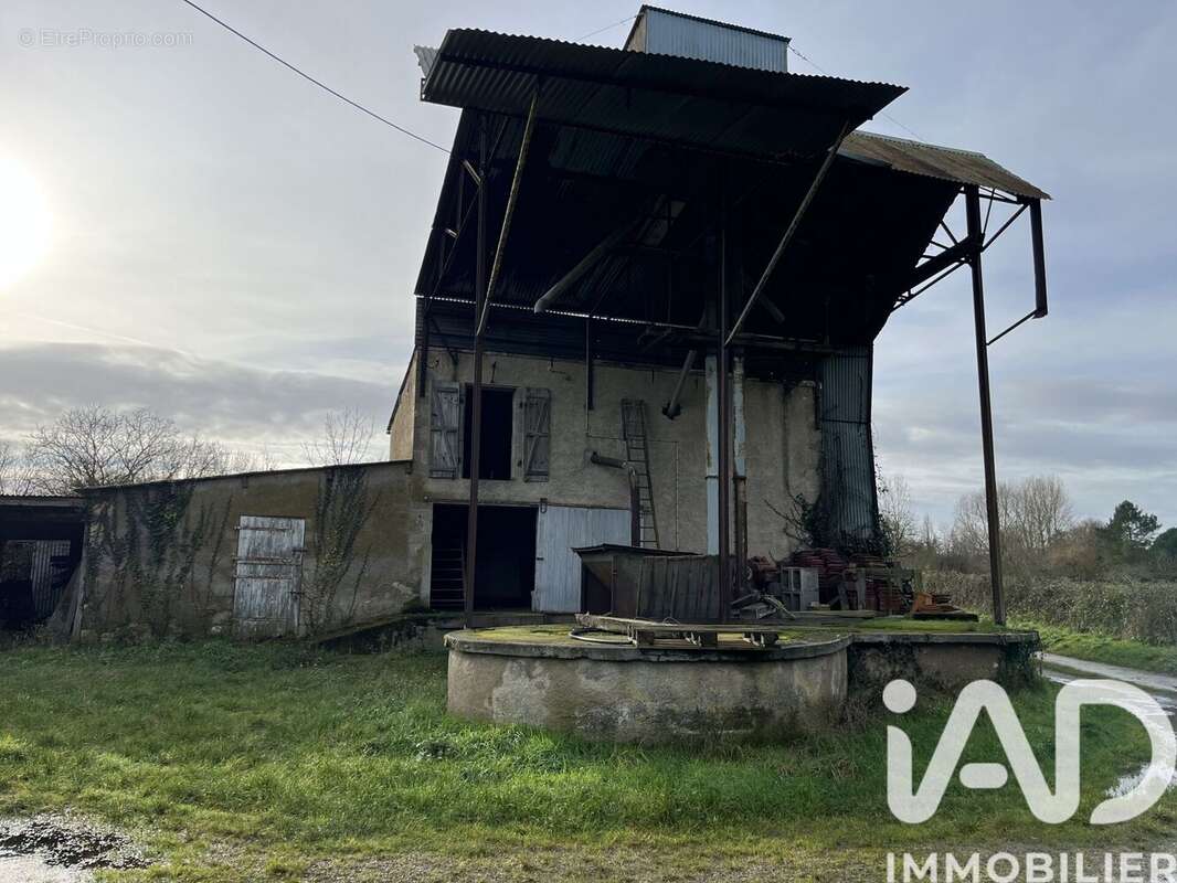 Photo 3 - Terrain à SAINT-SAVIN