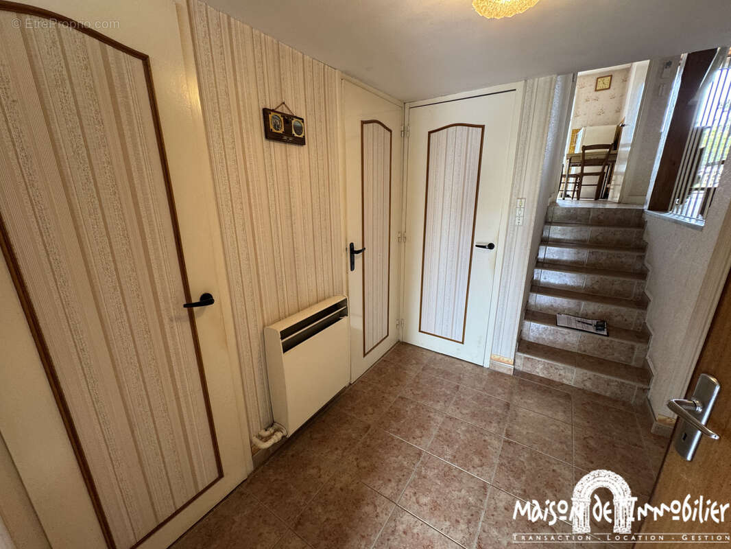 A vendre à COGNAC - Maison atypique de 4 pièces avec deux garages et jardin. - photo 10