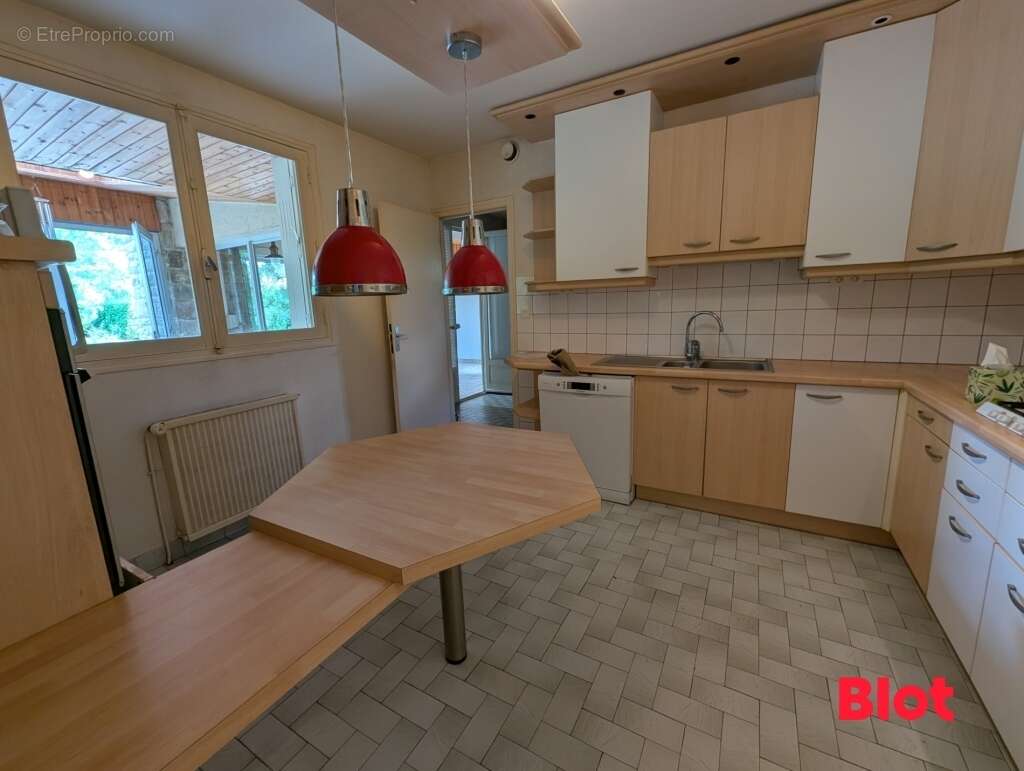 Maison 162 m² à Saint-Ave  - photo 7