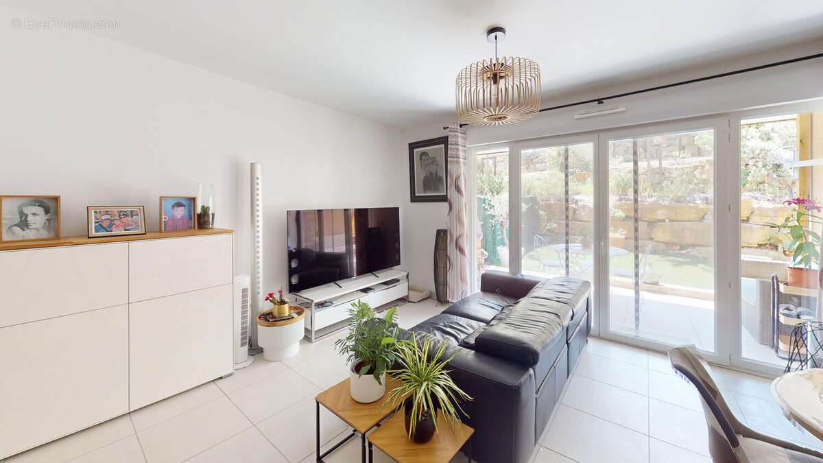 Appartement à PEYNIER