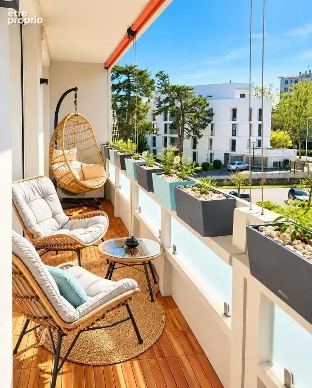 Bel appartement traversant rénové – lumineux – balcon – possibilité 3 chambres - photo 2