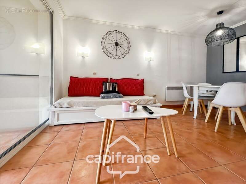 DOMAINE DE PONT ROYAL Appartement meublé  DERNIER ETAGE vue dégagée 31m2 et 7 m2 de loggia, 1 chambre double & salle de bains - photo 3