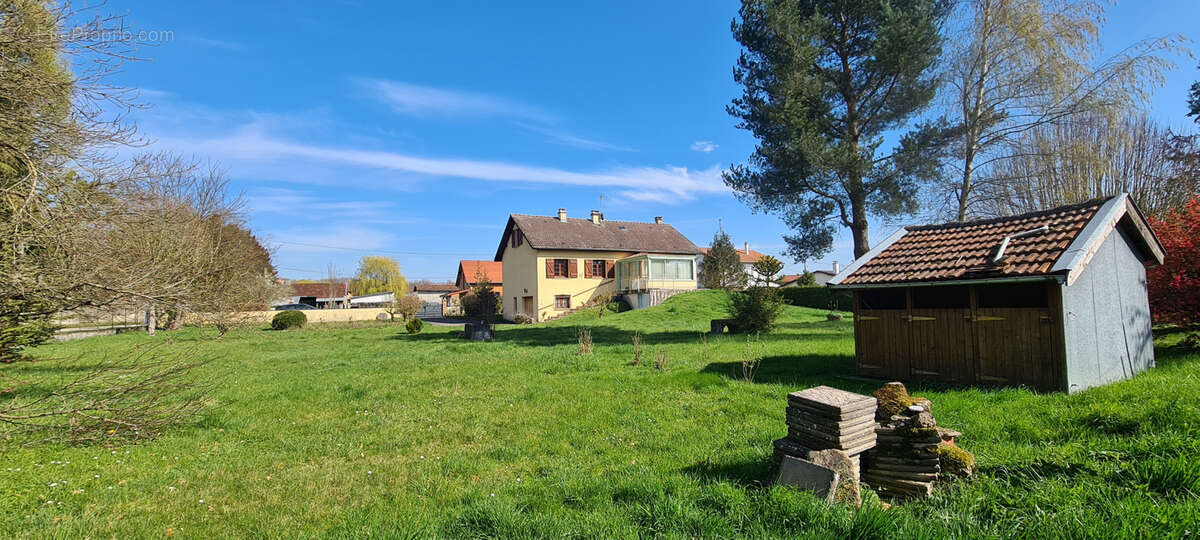 Maison à MOGNEVILLE