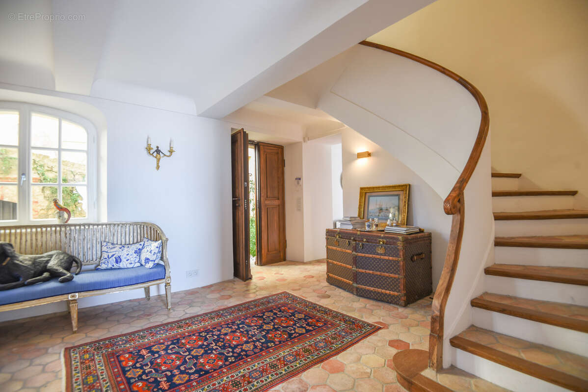 Maison à CHATEAUNEUF-GRASSE