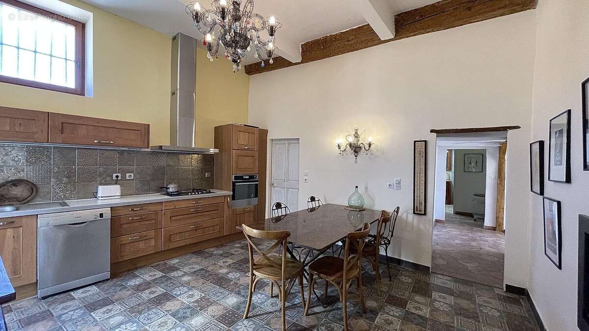 Maison 406 m² à Pomerols  - photo 4