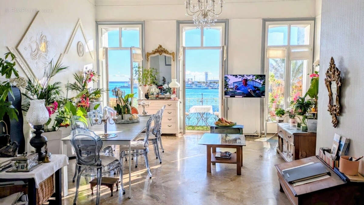 SÈTE (34) — Appartement Haussmannien XIX siècle de 254 m2 avec vue mer panoramique - photo 5