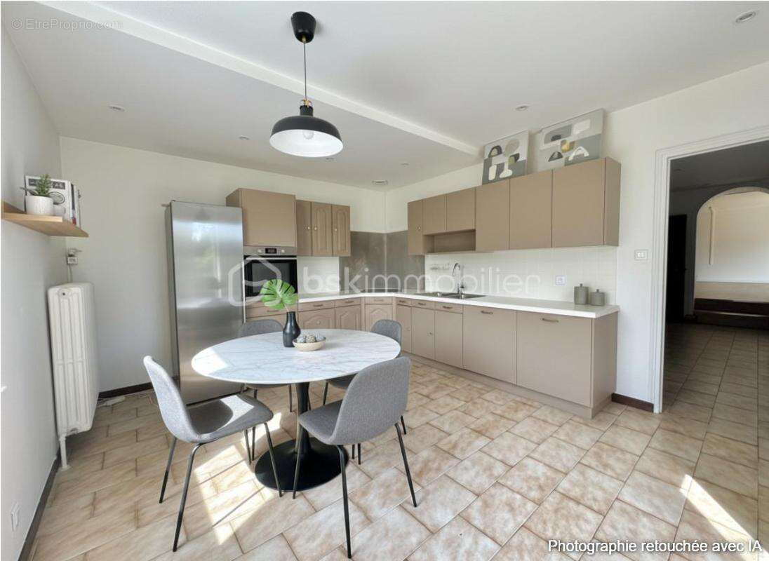 Maison familiale rénovée de 175 m² – 5 chambres – Terrain 904 m² - photo 5