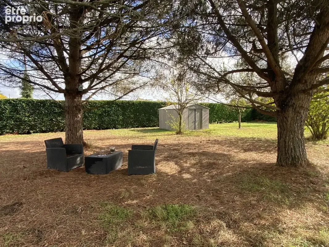 maison de plein pied sur ARVEYRES sur 2123 m2 de terrain plat - photo 2