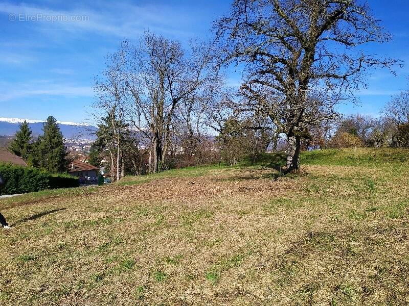 Terrain à VETRAZ-MONTHOUX
