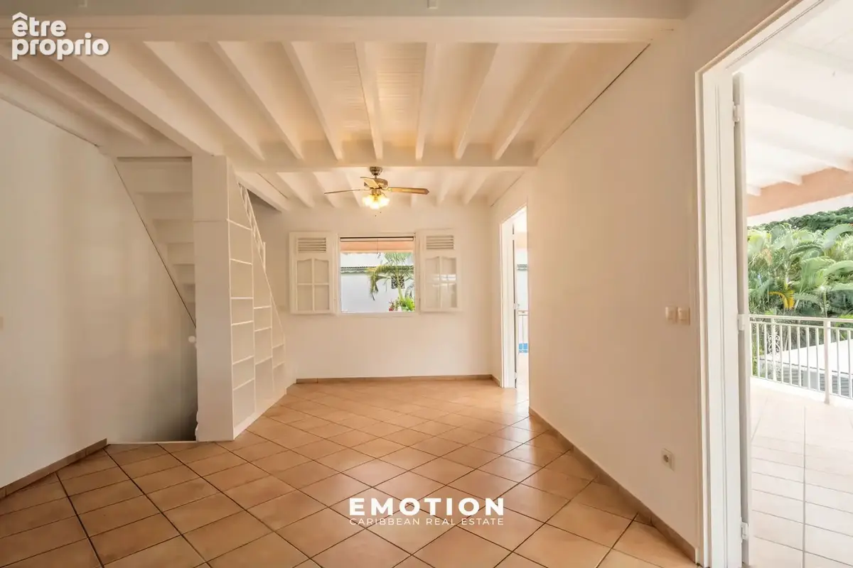 Villa T7 avec piscine et vue sur la végétation   Baie-Mahault   Terrain 841 m2 - photo 8