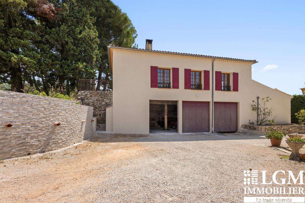 Aix en Provence - Propriété avec studio indépendant, garage de 80 m² et plus de 3 000 m² de terrain - photo 16