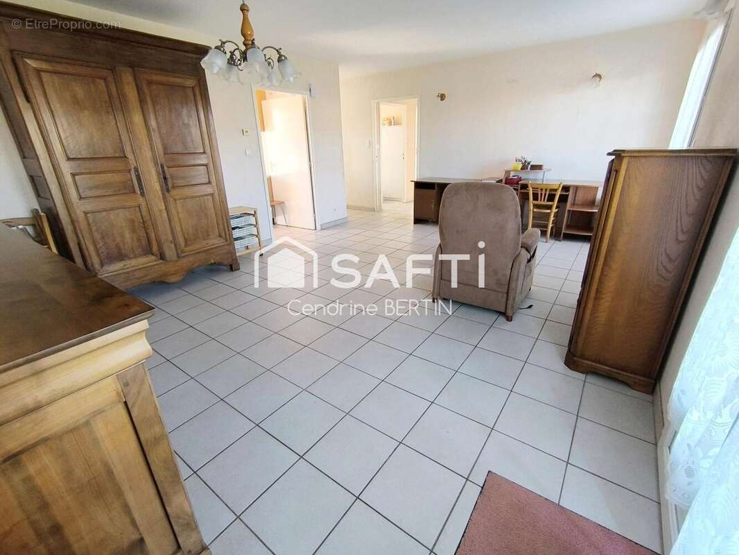 Photo 2 - Maison à SAINT-ETIENNE-DU-BOIS